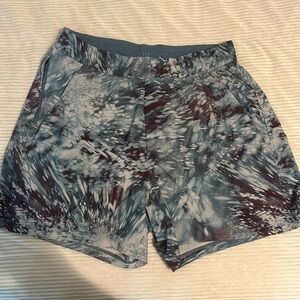 Lululemon Pacebreaker shorts 5”